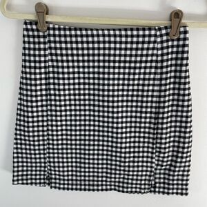 Black and white mini skirt size 7 new without tags by love on a hanger juniors
